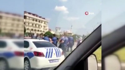 polis ekipleri -  Arnavutköy'de aileler arasında silahlı kavga Videosu