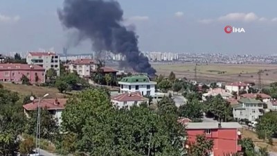 geri donusum -  Avcılar Firuzköy'de geri dönüşüm malzemelerinin depolandığı bir alanda yangın çıktı Videosu