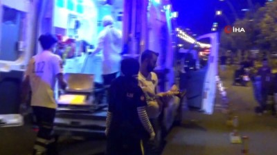 polis ekipleri -  Husumetlilerini tarayan saldırganlar, yoldan geçen baba ve oğlunu da yaraladı Videosu