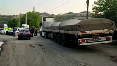 adli kontrol -  Kaçtığı polislerin üzerine önce tırı sürdü, sonra mukavemet gösterdi Videosu