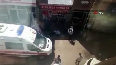 bicakli kavga -  Kars'ta taşlı sopalı bıçaklı kavga cep telefonu kamerasında: Ortalık savaş alanına döndü Videosu