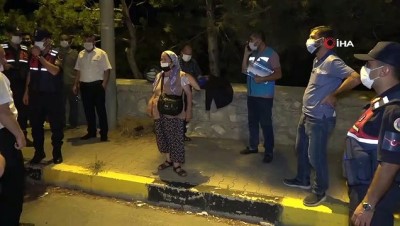 yasli cift -  Otobüste yakalanan riskli gruptaki yaşlı çift: 'Ne olursunuz bizi bırakın, öteberim kokar' Videosu