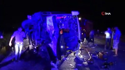 saglik ekibi -  Manisa’da feci kaza: 4 ölü, 5 yaralı Videosu