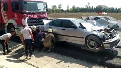 zincirleme kaza -  Direksiyon hakimiyetini kaybeden tır sürücüsü 5 araca çarparak durdu: 2 yaralı Videosu