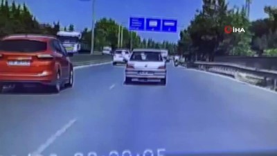 polis ekipleri -  Hatalı sollama yapıp bağlantı yoluna girdi, motosiklete böyle çarptı Videosu