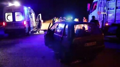 polis ekipleri -  Tomruk yüklü kamyona çarpan otomobil hurdaya döndü: 1 yaralı Videosu
