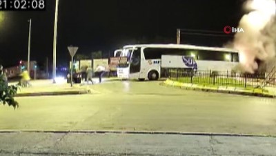 yolcu otobusu -  Yolcu otobüsü alev alev yandı...O anlar kameralara yansıdı Videosu