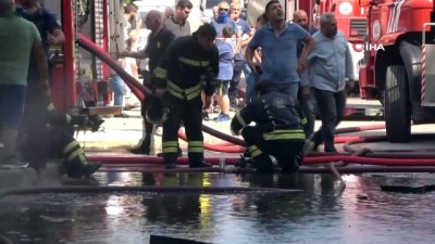 polis ekipleri -  4 katlı binadaki yangın mahalleliyi sokağa döktü Videosu