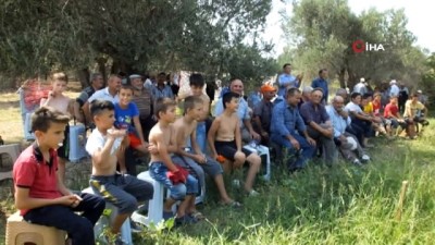 sunnet toreni -  Güreşsever baba oğullarının sünnetinde yağlı güreş düzenledi Videosu