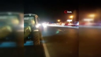 trafik kazasi -  Köpeğe çarpmamak için şerit değiştirince kaza yaptı: 1 ölü, 1 yaralı Videosu