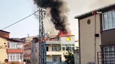 cati kati -  Arnavutköy’de bir binanın çatısı alev alev yandı Videosu