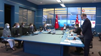  Cumhurbaşkanı Erdoğan, Cumhurbaşkanlığı Külliyesi Devlet Bilgi Koordinasyon Merkezi'nde orman yangınlarıyla ilgili toplantıya başkanlık etti