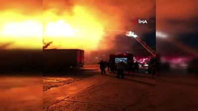 sanayi sitesi -  İkitelli Sanayi sitesinde korkutan yangın: 1 itfaiye eri dumandan etkilendi Videosu