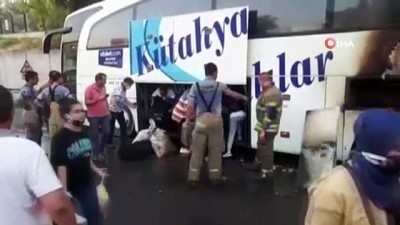 emniyet seridi -  -İzmir’de yolcu otobüsü alev aldı, faciadan dönüldü Videosu