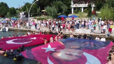 kiyi emniyeti -  Bayrağı gören dalgalandırmak için denize atladı Videosu