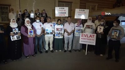 oturma eylemi -  Diyarbakır’da evlat nöbeti gece de devam ediyor Videosu