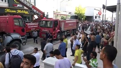  Hatay’da mobilya atölyesinin çatı katında yangın çıktı Videosu