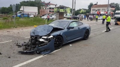 trafik kazasi -  Lüks otomobil hafif ticari araca böyle çarptı: 2 ölü Videosu