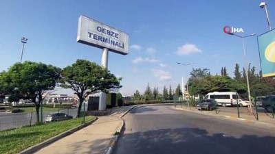  Polis memuru otobüs ile ekip otosu arasında sıkıştı...O anlar kameralara yansıdı Videosu