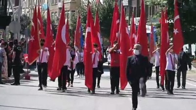 saygi durusu -  Zafer Bayramında 60 metrelik bayrakla yürüdüler Videosu