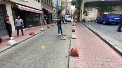  Beyoğlu'nda cinayet anları kamerada: 1 ölü, 1 yaralı