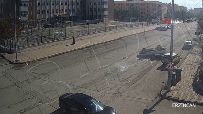 dikkatsizlik -  - Erzincan’da çarpışma sonrası takla atan otomobil güvenlik kamerasına yansıdı Videosu