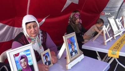oturma eylemi -  Evlat hasreti çeken anne Demir: “Orada kardeş kardeşi öldürüyorlar” Videosu
