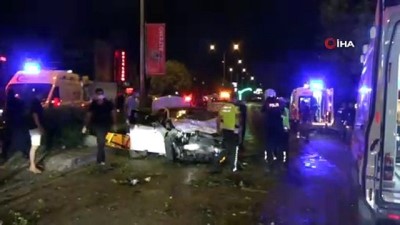 agir yarali -  İzmir’de polis aracı ile otomobil böyle çarpıştı: 1 şehit, 1'i polis 4 yaralı Videosu