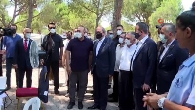  KKTC Cumhurbaşkanı Ersin Tatar ve bakan Çavuşoğlu, yangın bölgesinde vatandaşlarla bir araya geldi