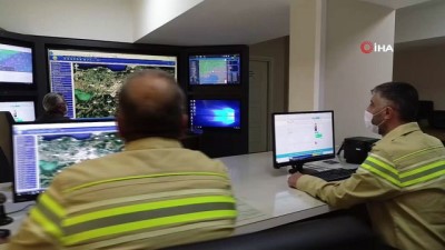 cep telefonu -  Yangınlarla mücadele, mobil yangın yönetim aracından koordine ediliyor Videosu
