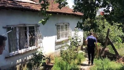  Evinin çalan kapısını açtı, silahla vuruldu