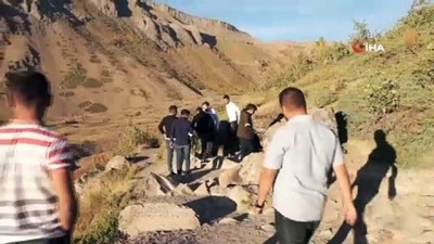 ziyaretciler -  Hastalar Nemrut Dağı’ndaki buhar bacalarında şifa arıyor Videosu