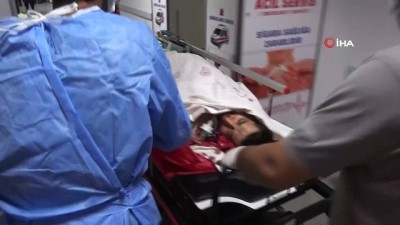 motosiklet surucusu -  Otomobilin çarptığı motosiklet sürücüsü ağır yaralandı Videosu