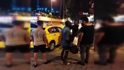 turist -  Dolandırıldığını düşünen Fransız turistin taksici ile tartışması kamerada Videosu