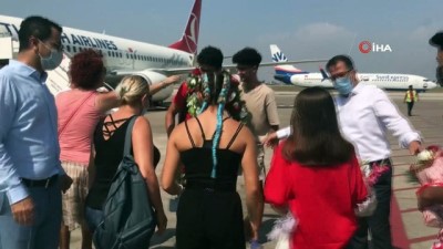 milli sporcu - Olimpiyatlarda sırıkla atlamada final yarışan milli atlet Ersu Şaşma, Türkiye'ye döndü Videosu
