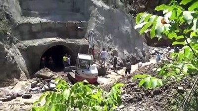 tunel insaati -  Bir işçinin kaybolduğu selin geliş anının görüntüsü ortaya çıktı Videosu