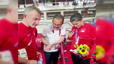 olimpiyat - Cumhurbaşkanı Recep Tayyip Erdoğan, Busenaz Sürmeneli'yi tebrik etti Videosu