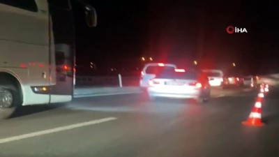 karayollari -  İstinat duvarına çarpan otomobildeki 3 kişi hayatını kaybetti Videosu