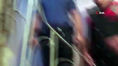 uyusturucu ticareti -  Semt pazarında polisle şüpheli arasında nefes kesen kovalamaca Videosu