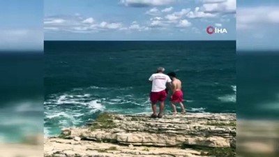 sahil guvenlik -  Fotoğraf çektirmek isterken dalgalara kapılan genç aranıyor Videosu