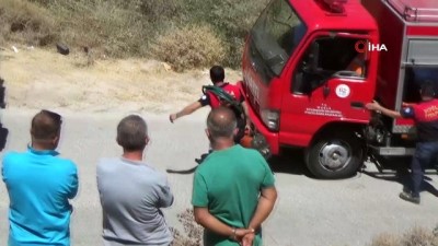 cenaze araci -  Dereye devrilen otomobildeki kadın yaşamını yitirdi Videosu