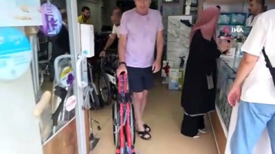 tekerlekli sandalye -  Fransa'dan geldi, onlarca engelli çocuğu sevindirdi Videosu