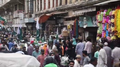  - Karaçi'de halk, 9 günlük sokağa çıkma yasağı sonrası marketlere akın etti