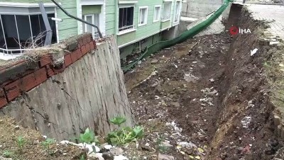 cokme -  Sağanak yağış 5 katlı apartmanın istinat duvarını yıktı Videosu