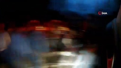  Trabzon'da kamyonet devrildi: 3 yaralı